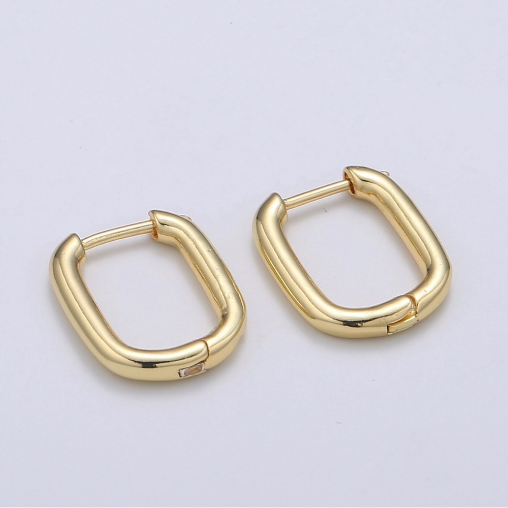 Rounded rectangular tube hoop earings